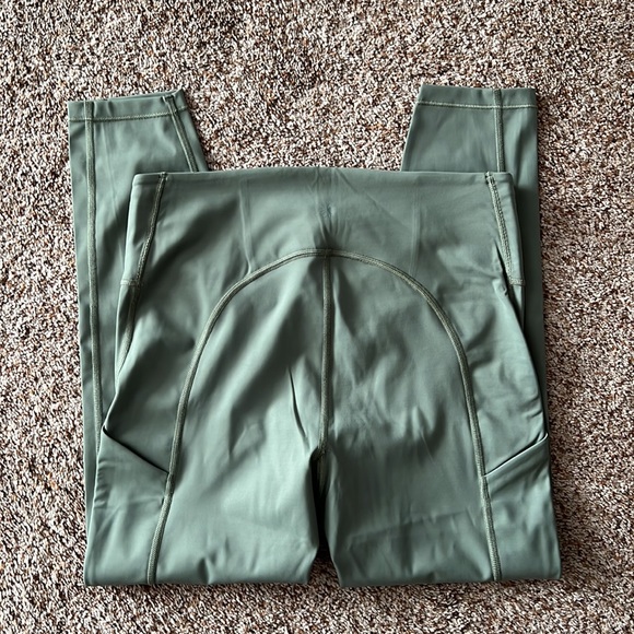 Athleta 7/8 leggings size M NWOT - Picture 3 of 4